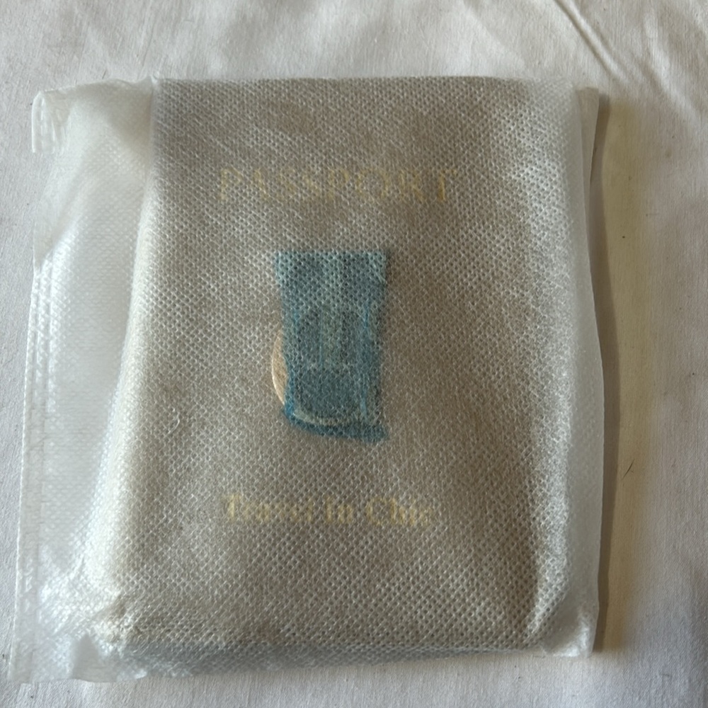 Travel in Chic Passport Holder Wallet NWT - Picture 6 of 6